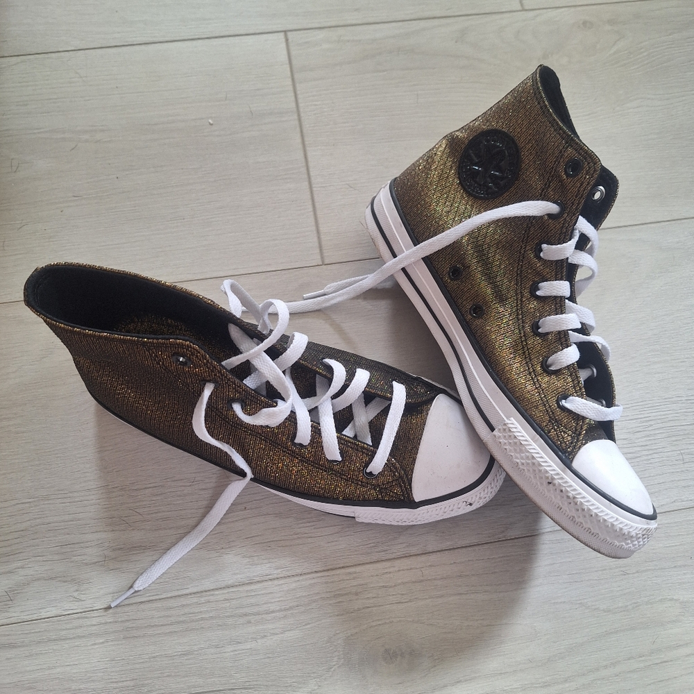Chuck Taylor Converse Hi Tops Gold SIZE 6 Unisex